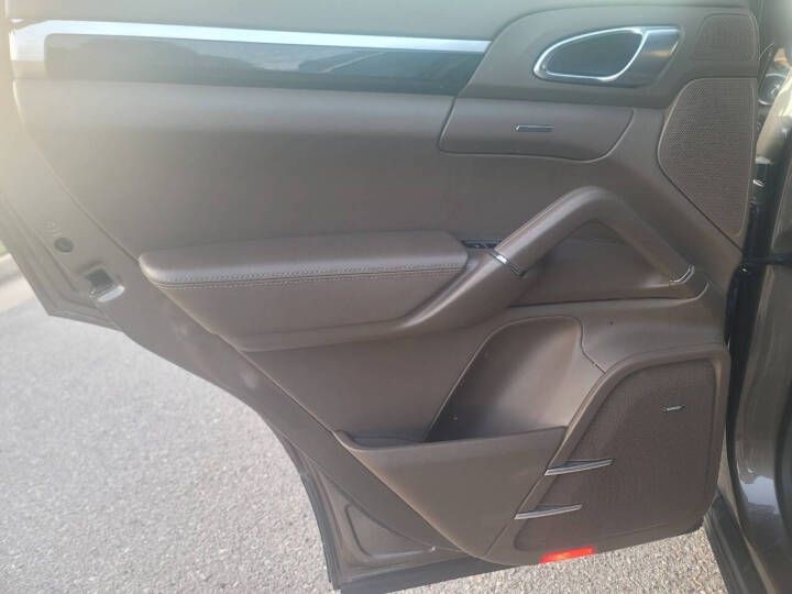 2014 Porsche Cayenne Image 24