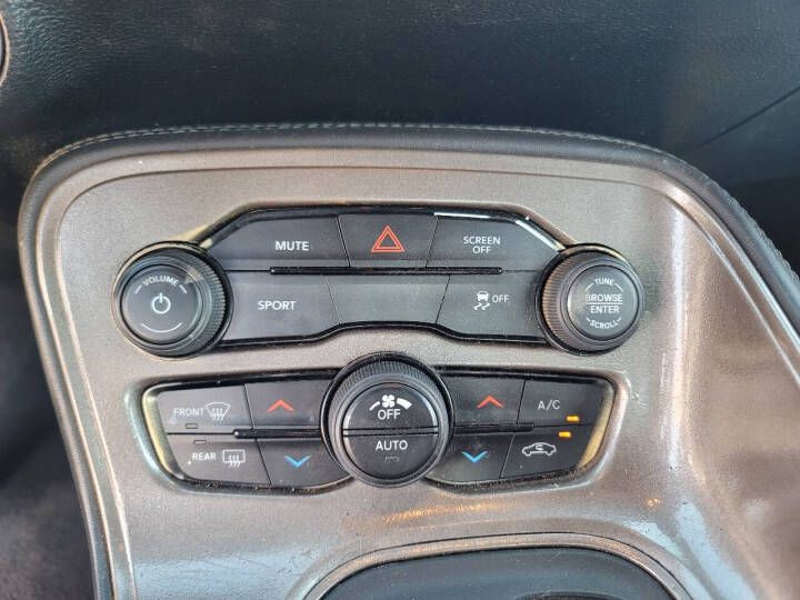 2018 Dodge Challenger Image 16