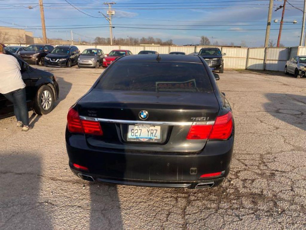 2012 BMW 7 Series Image 4