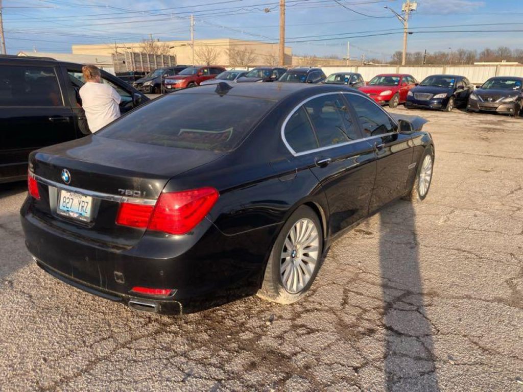 2012 BMW 7 Series Image 6