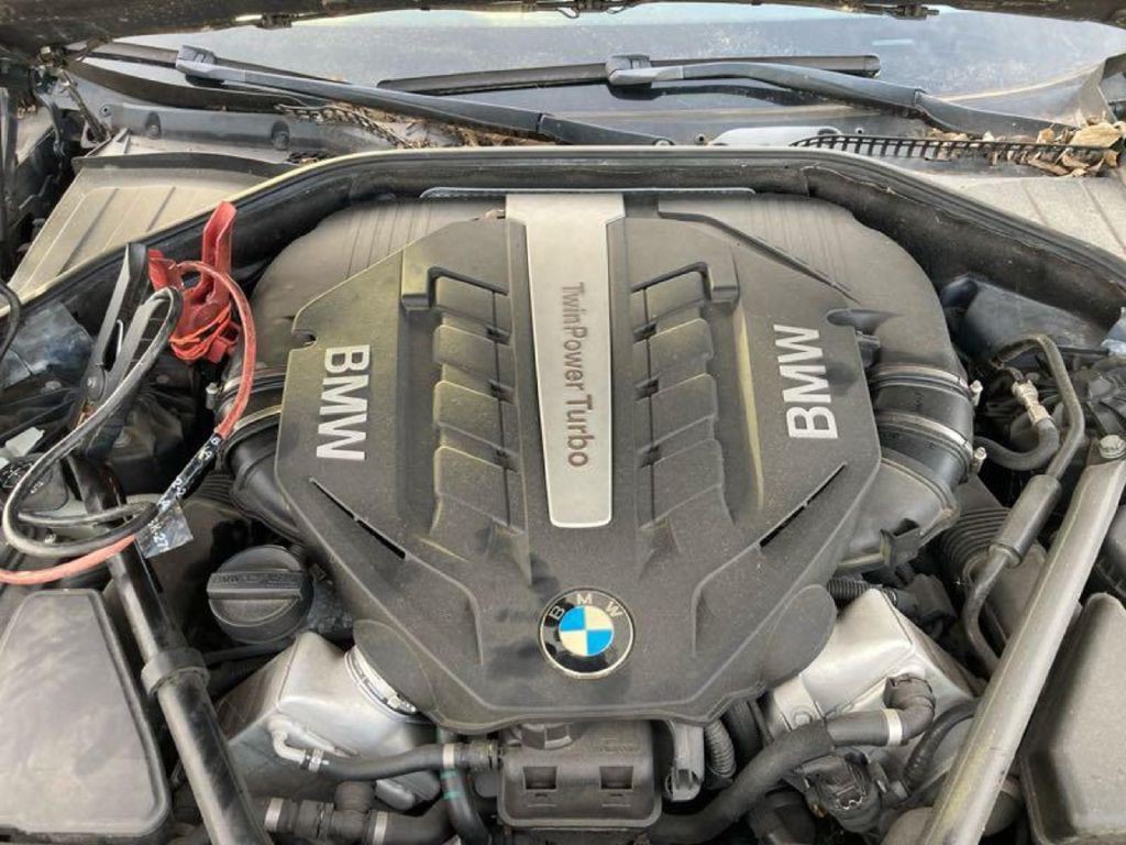 2012 BMW 7 Series Image 10