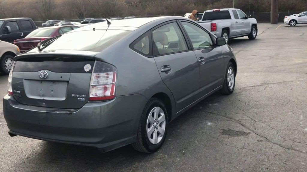 2004 Toyota Prius Image 2