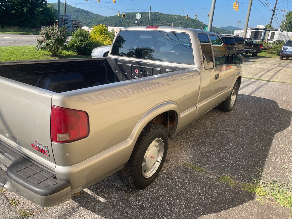 2002 GMC Sonoma Image 6