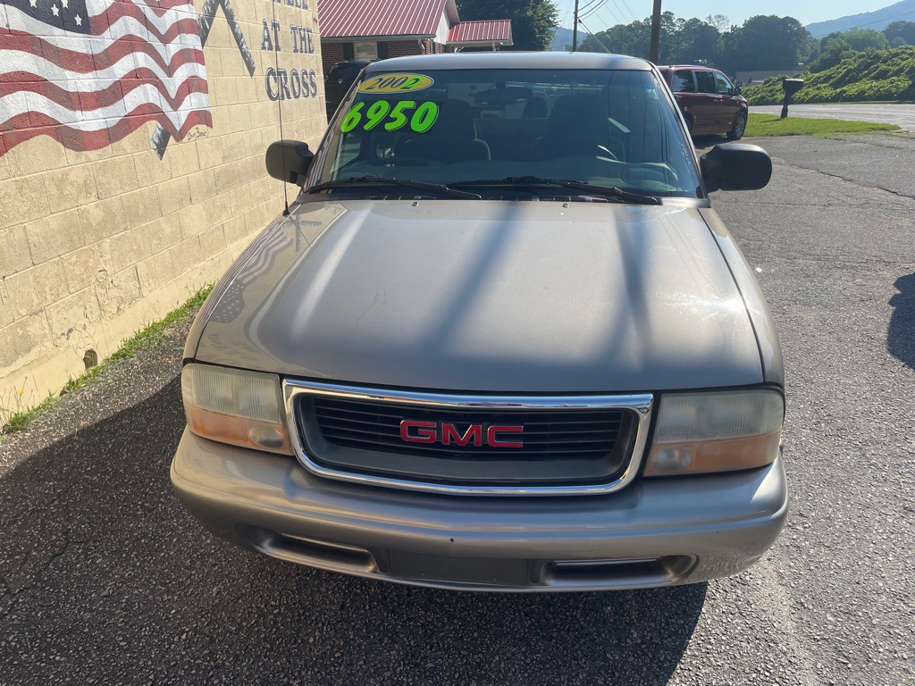 2002 GMC Sonoma Image 2