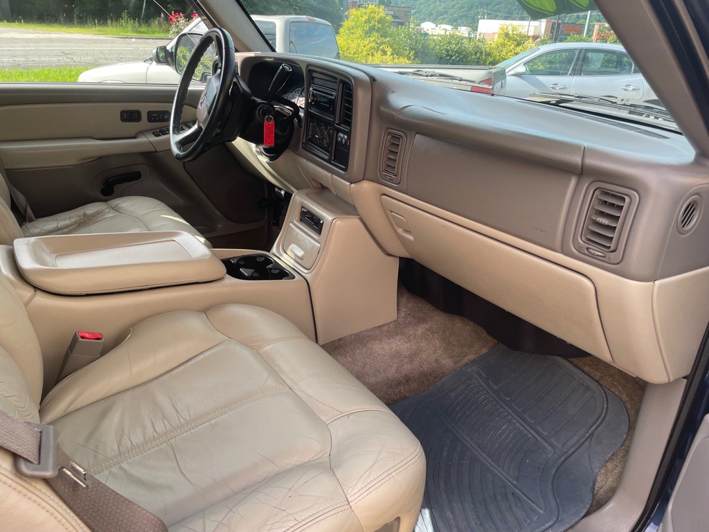 2002 Chevrolet Tahoe Image 11