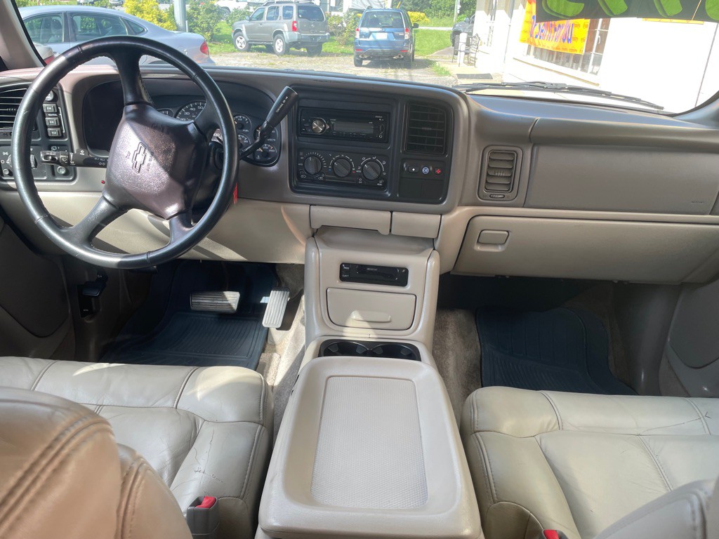 2002 Chevrolet Tahoe Image 12