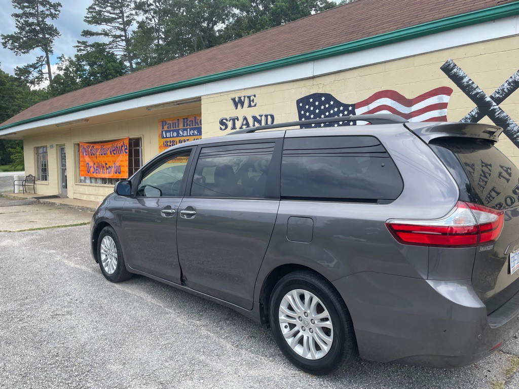 2015 Toyota Sienna Image 5
