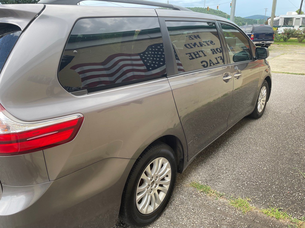 2015 Toyota Sienna Image 7