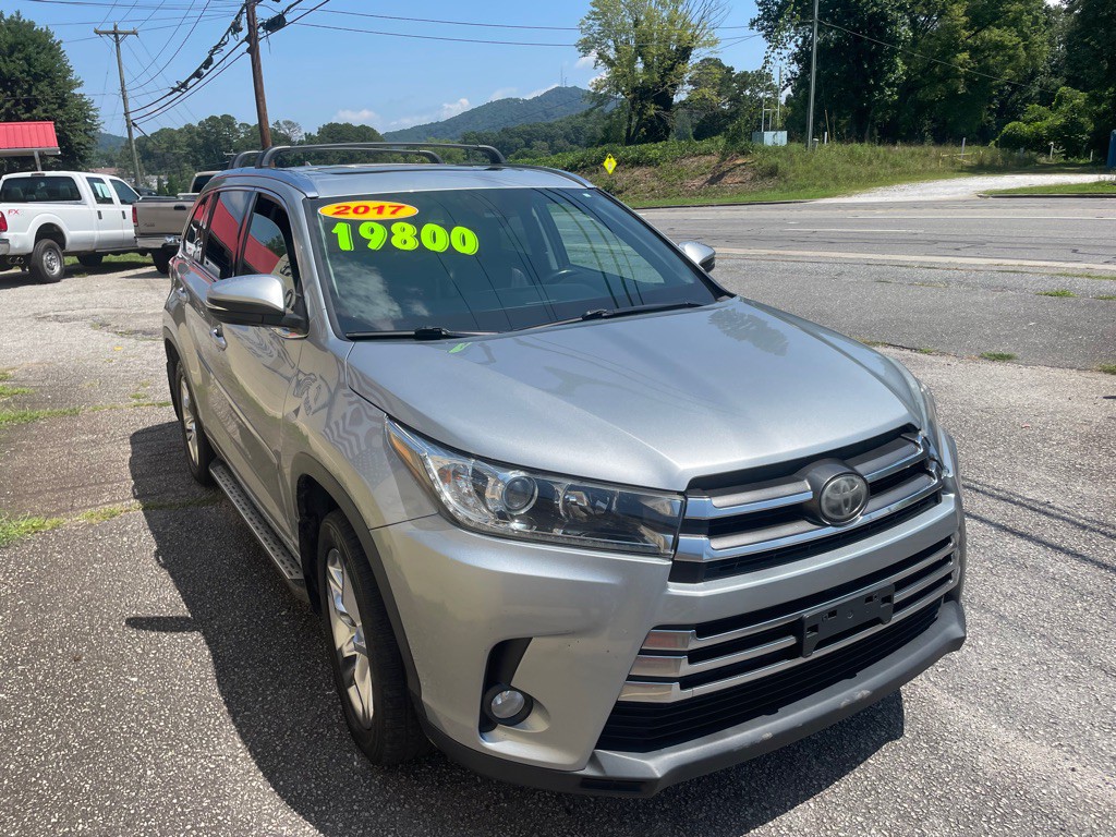 2017 Toyota Highlander Image 1