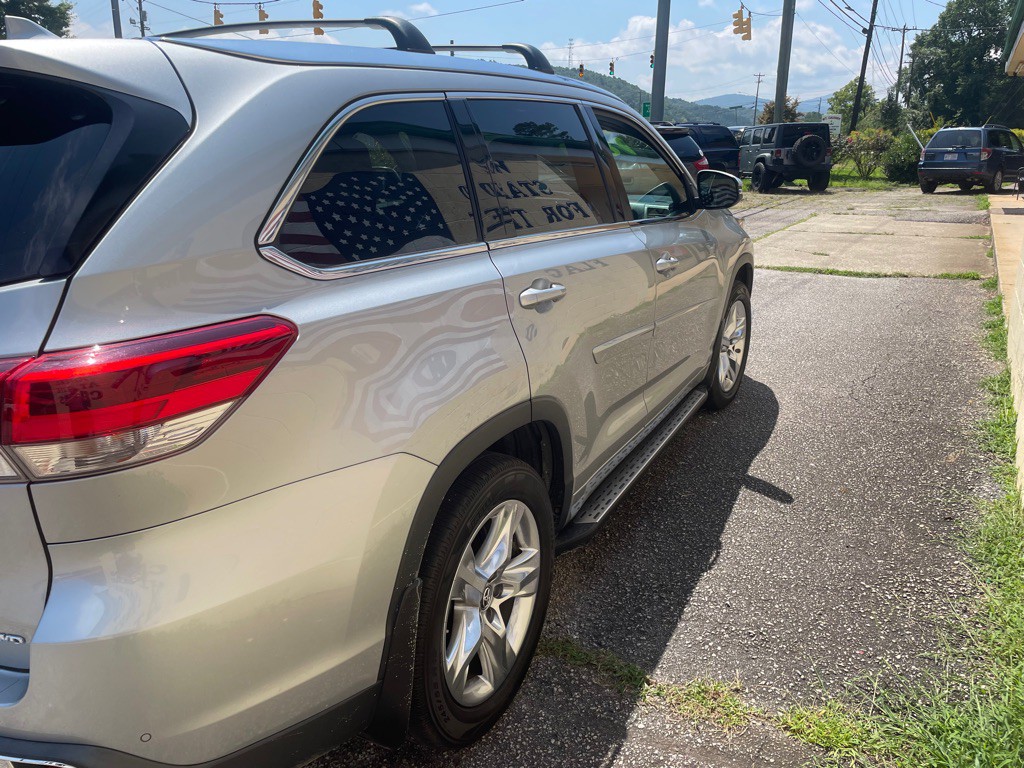 2017 Toyota Highlander Image 6