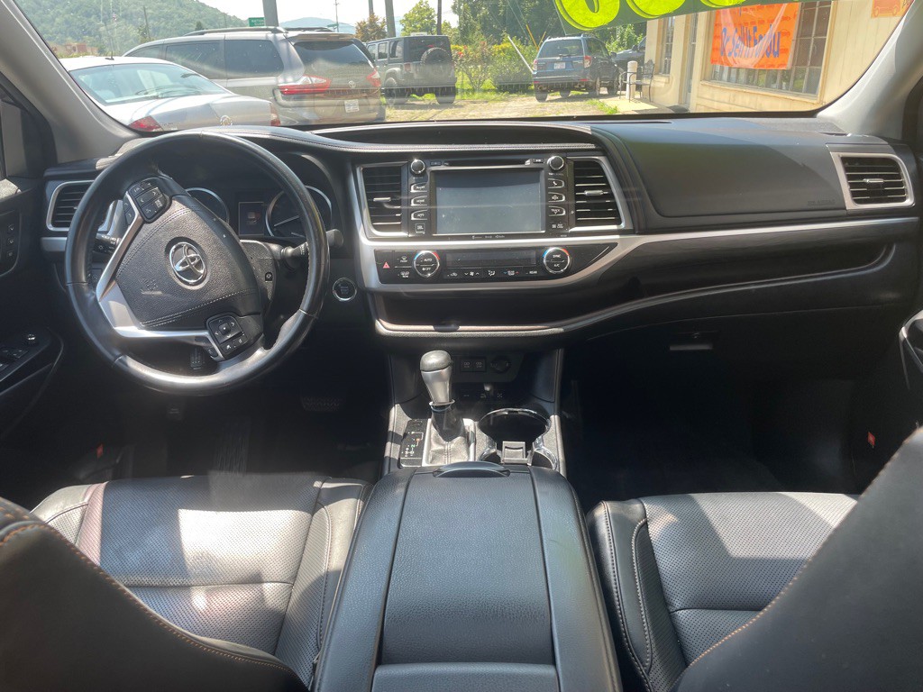 2017 Toyota Highlander Image 10