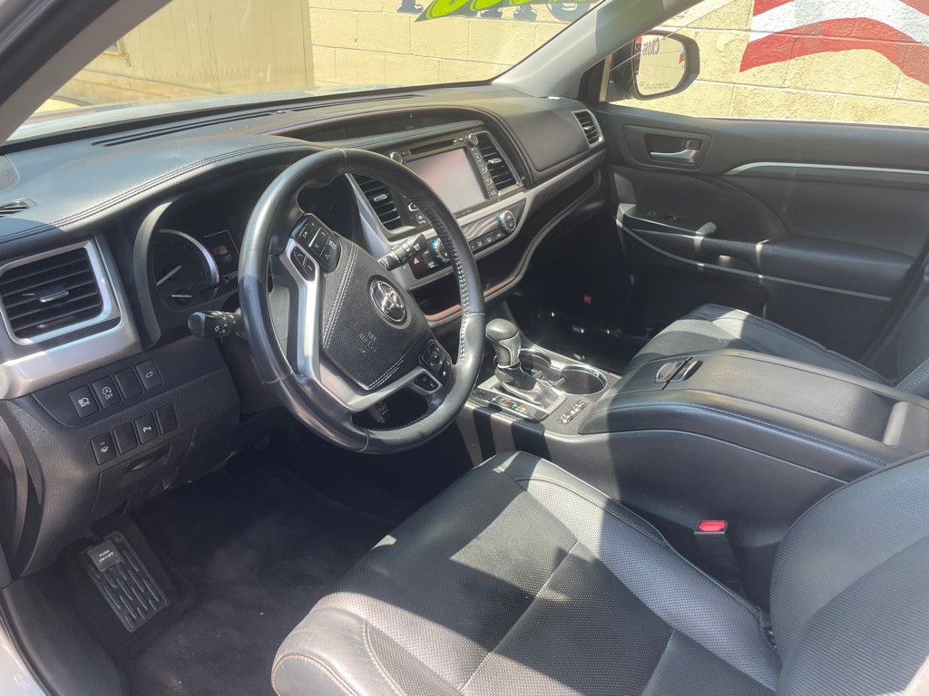 2017 Toyota Highlander Image 11