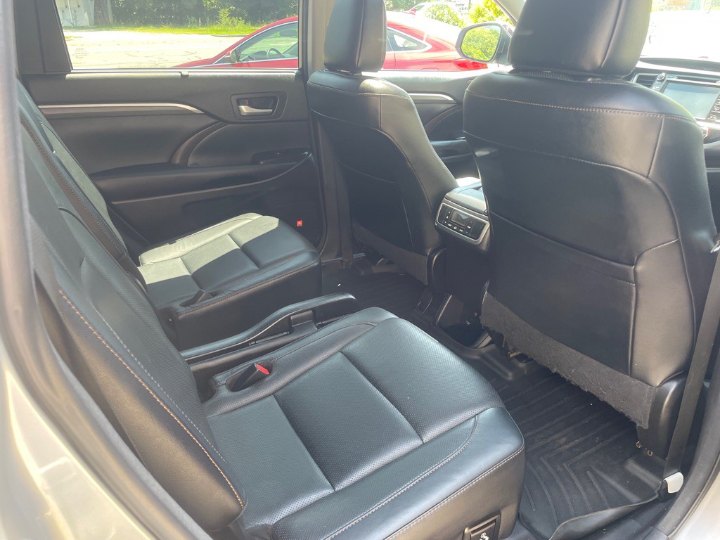 2017 Toyota Highlander Image 13