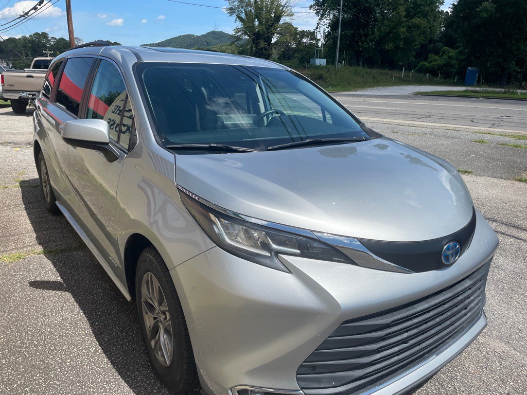 2021 Toyota Sienna Image 3
