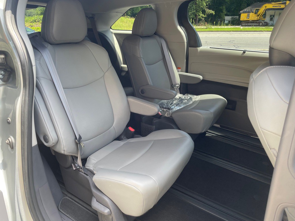 2021 Toyota Sienna Image 13