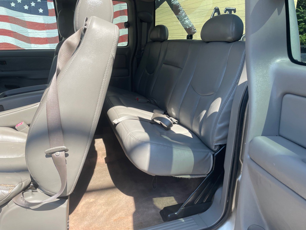 2003 Chevrolet Silverado 1500 Image 12