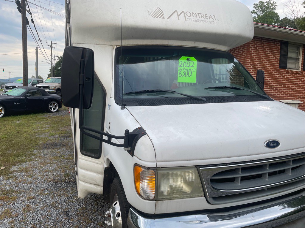 2002 Ford Econoline Image 2
