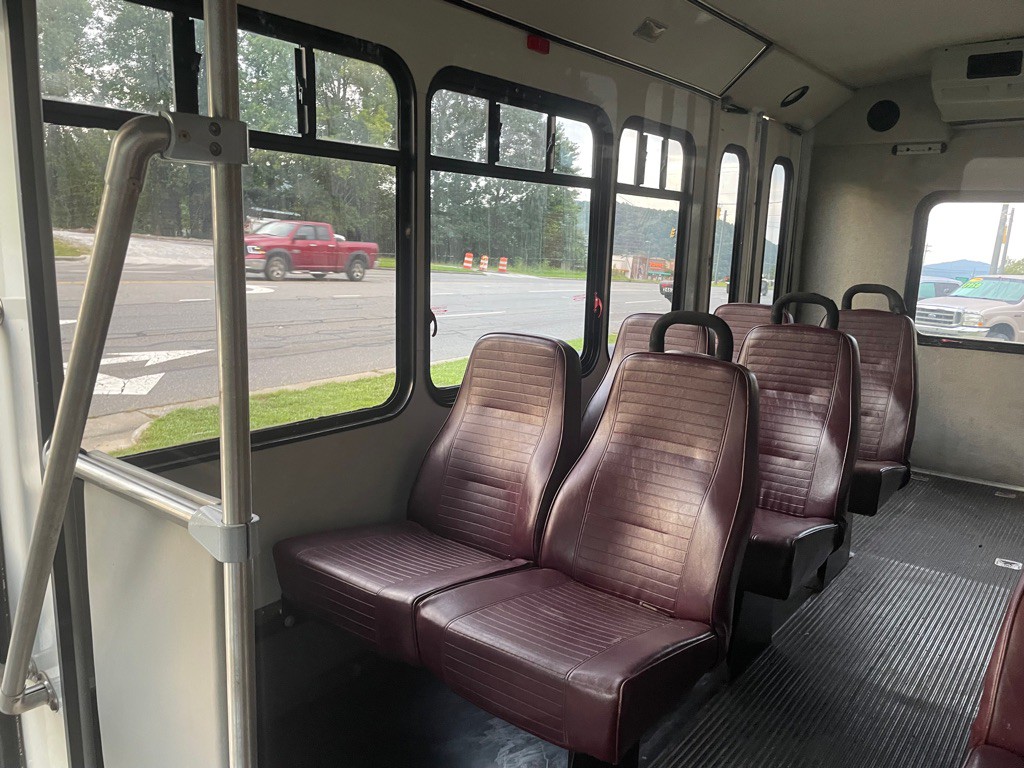 2002 Ford Econoline Image 10