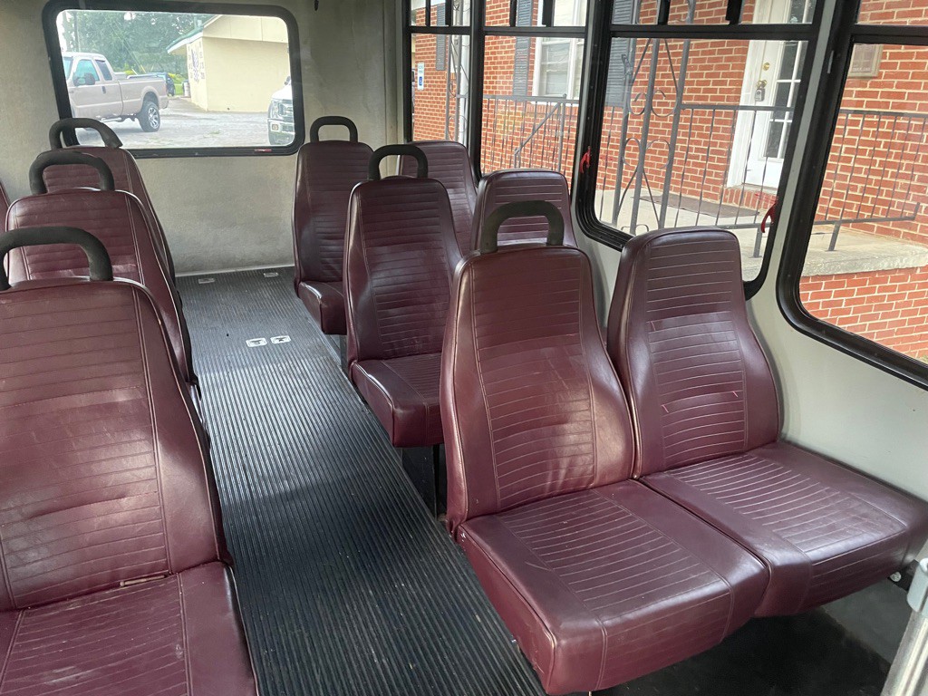 2002 Ford Econoline Image 11