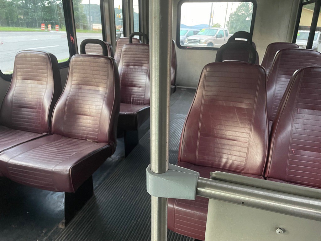 2002 Ford Econoline Image 12