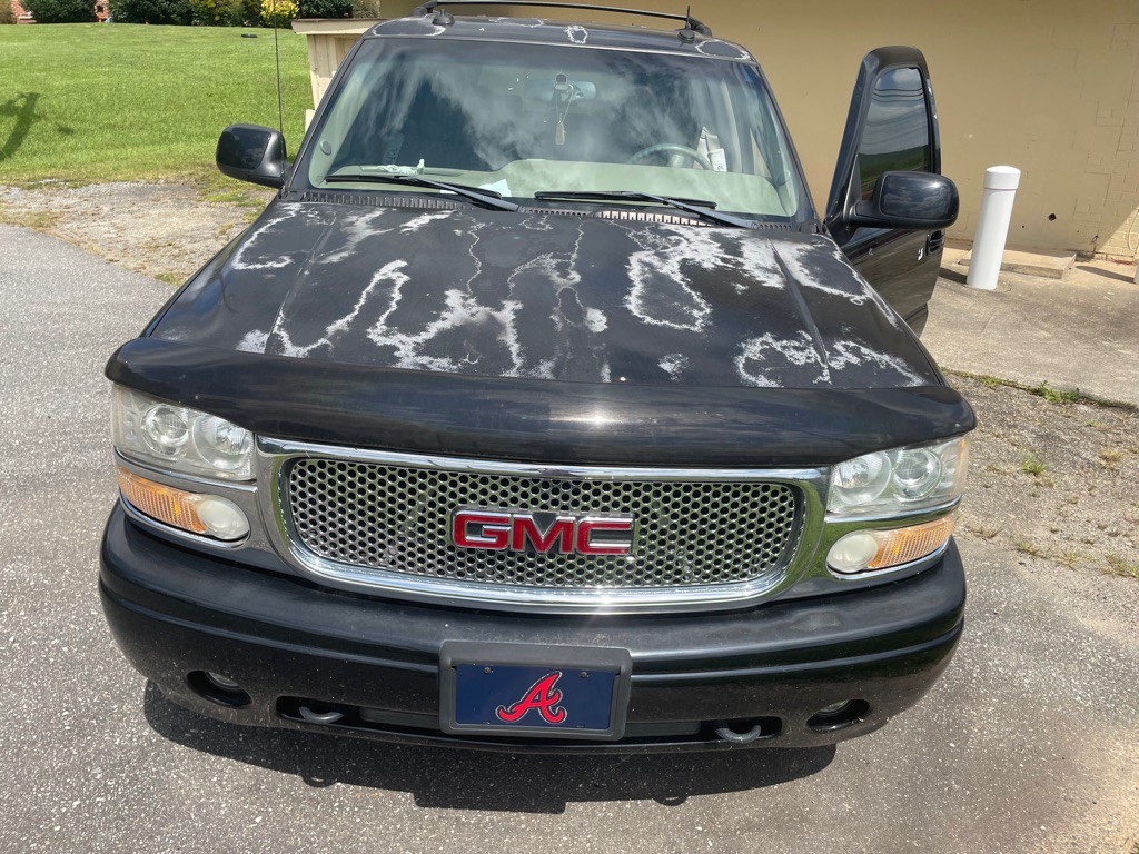 2003 GMC Yukon Image 2