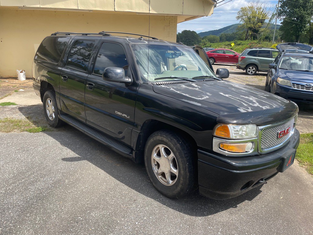2003 GMC Yukon Image 3