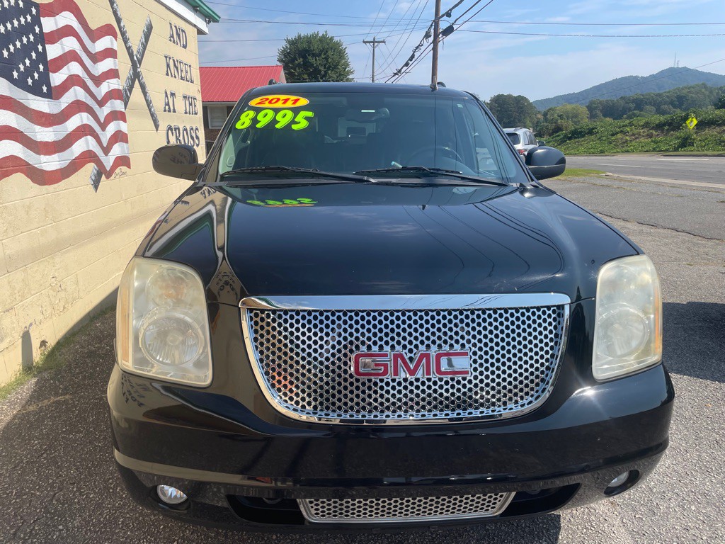 2011 GMC Yukon Image 2