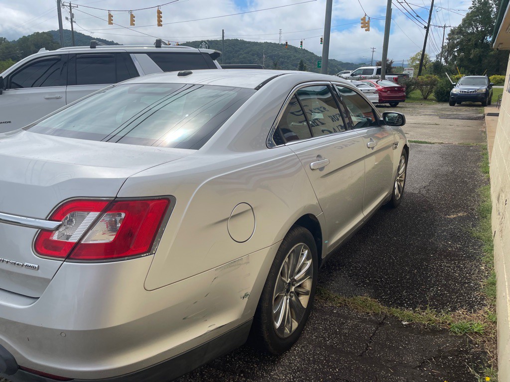 2010 Ford Taurus Image 6