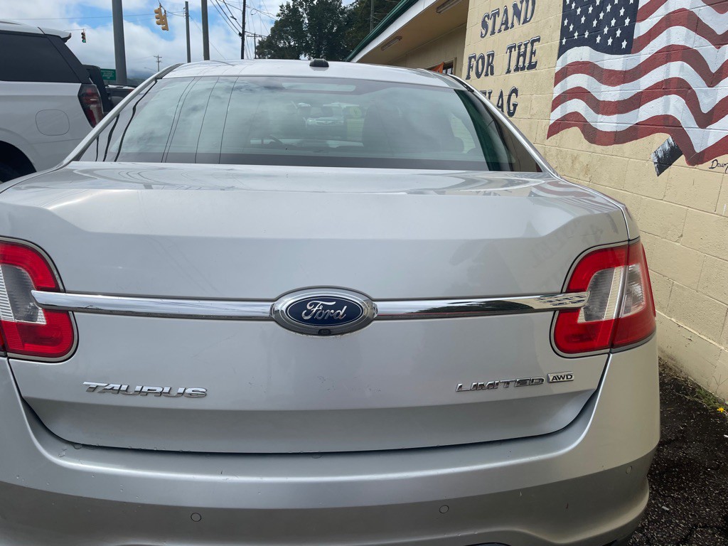 2010 Ford Taurus Image 7