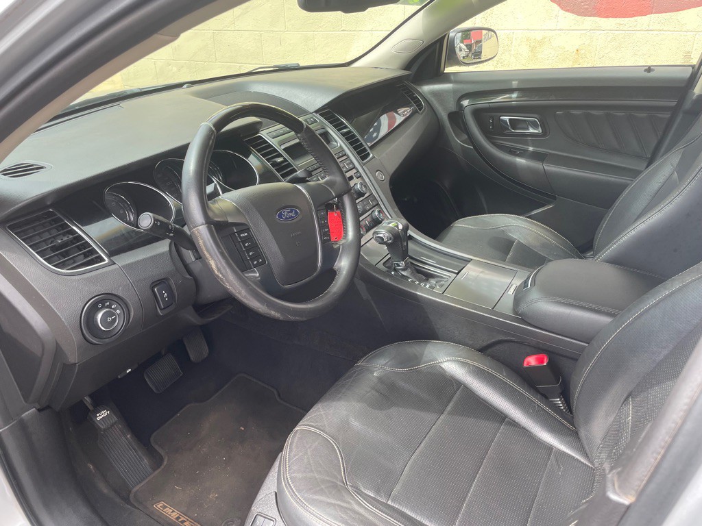 2010 Ford Taurus Image 8