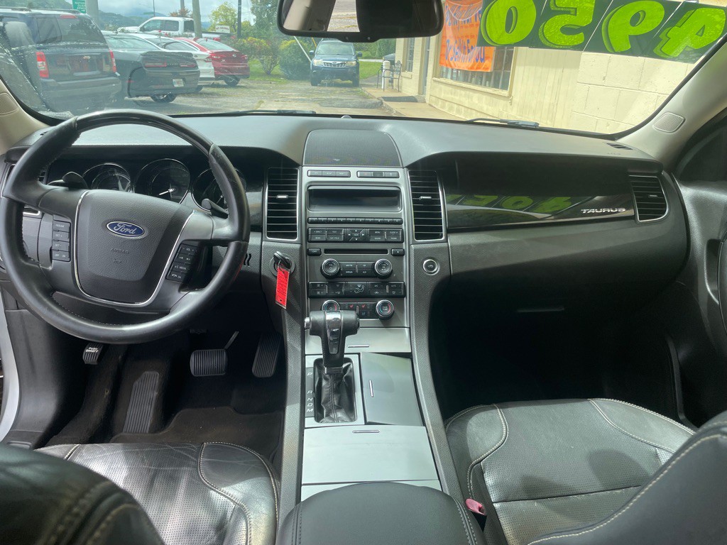 2010 Ford Taurus Image 10