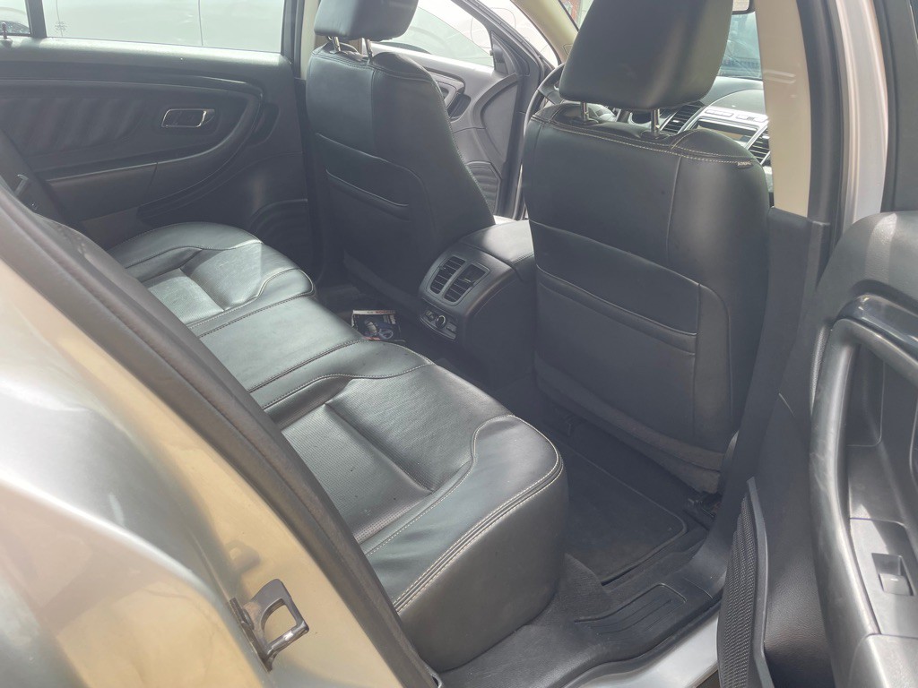 2010 Ford Taurus Image 11