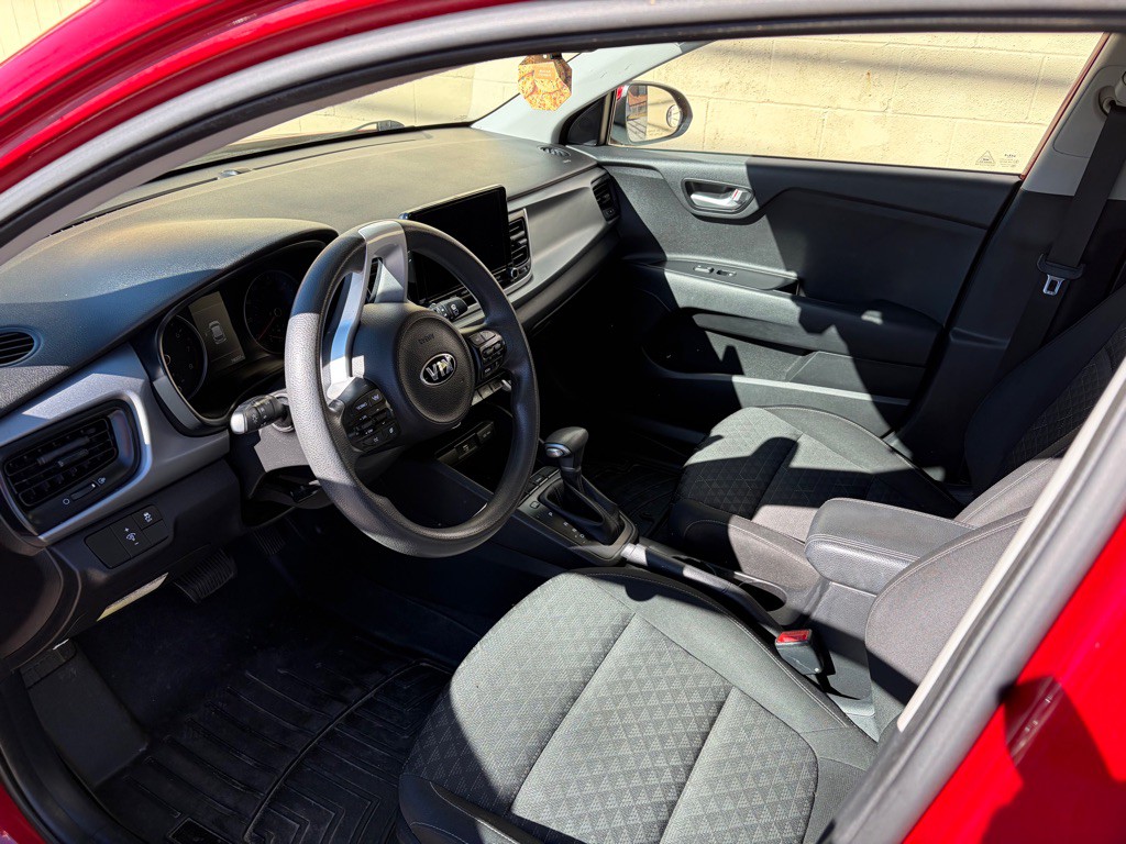 2021 Kia Rio Image 8