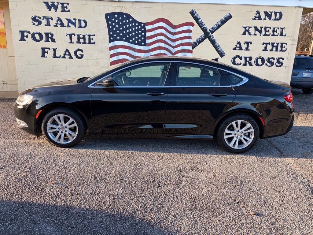 2016 Chrysler 200 Image 3