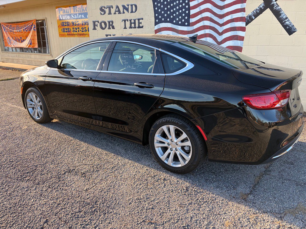 2016 Chrysler 200 Image 4