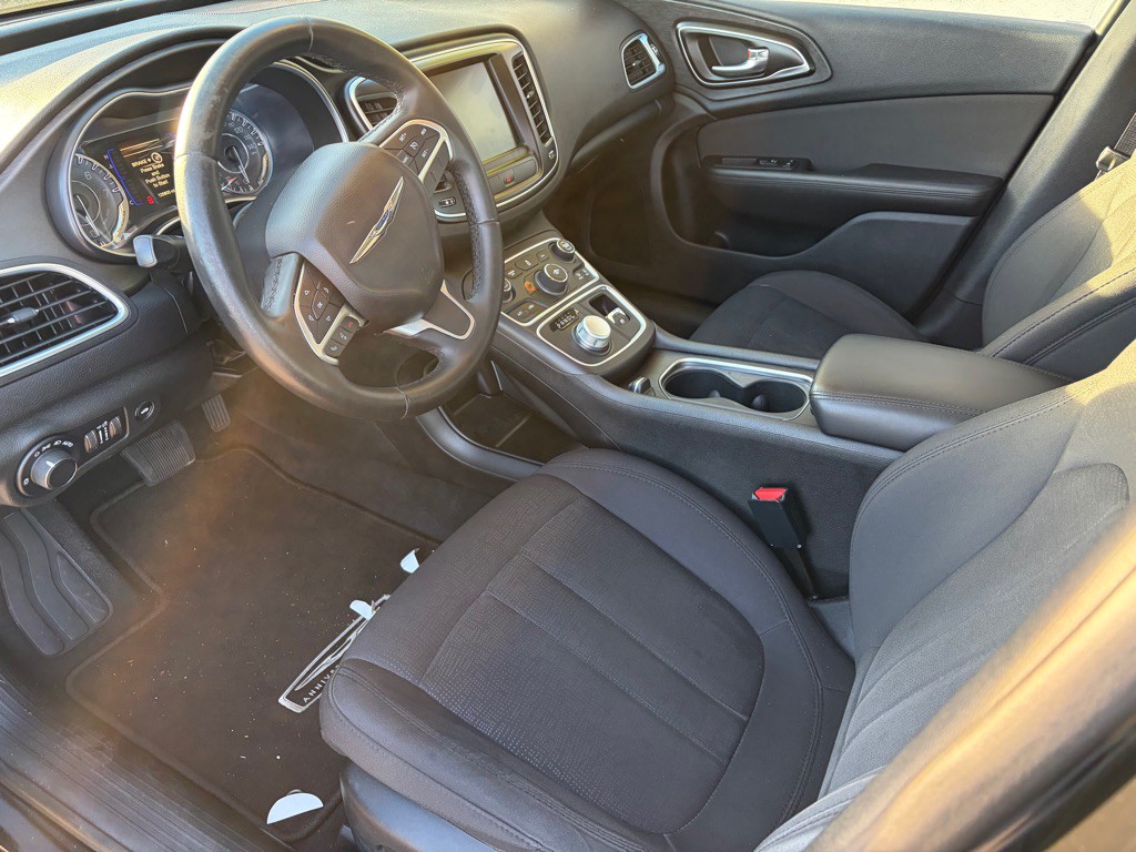 2016 Chrysler 200 Image 7