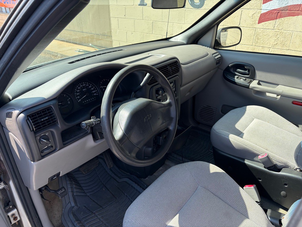 2002 Chevrolet Venture Image 9