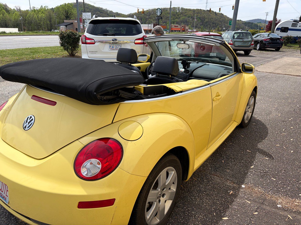 2007 Volkswagen Beetle Image 8