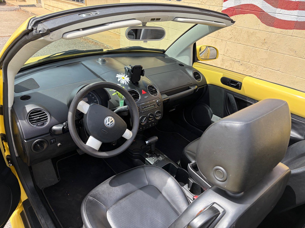 2007 Volkswagen Beetle Image 9