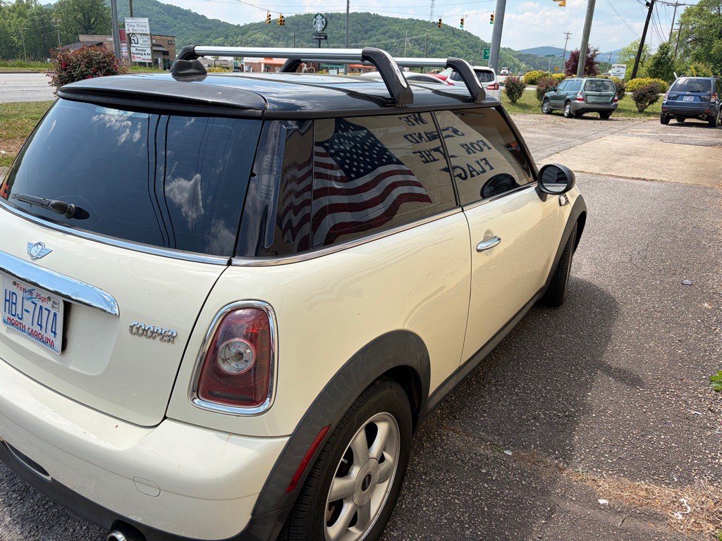 2009 MINI Cooper Image 6