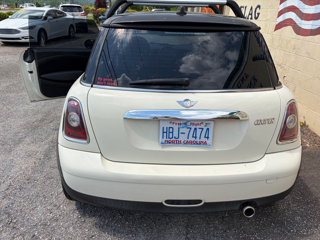 2009 MINI Cooper Image 7