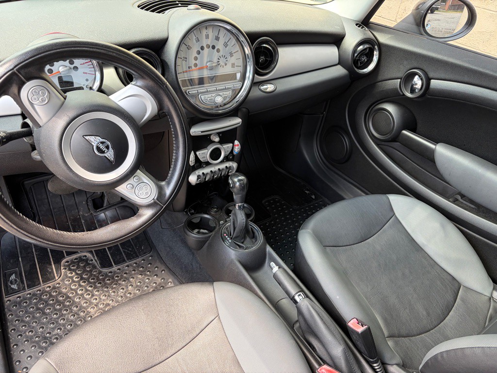 2009 MINI Cooper Image 9