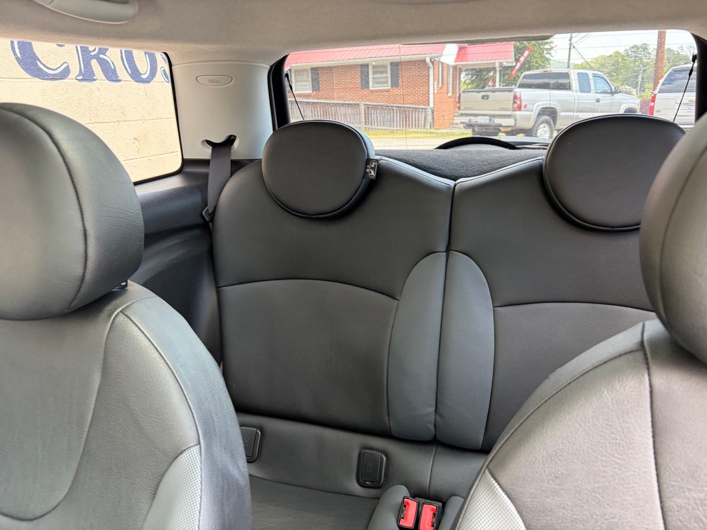 2009 MINI Cooper Image 12