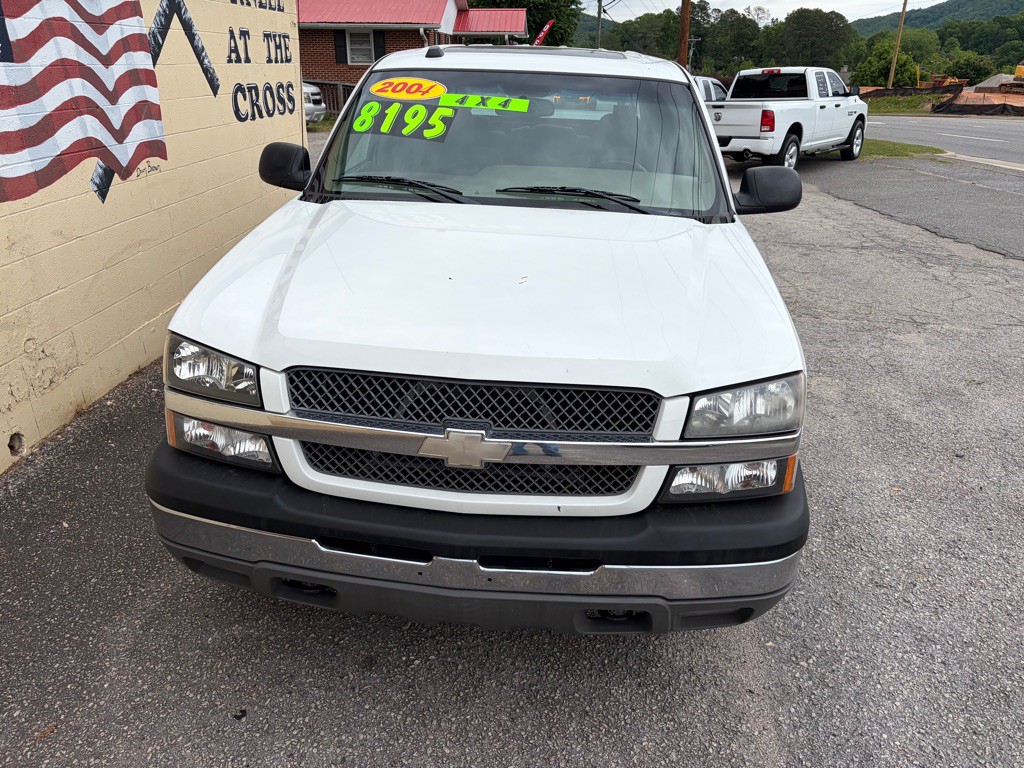 2004 Chevrolet Avalanche Image 2
