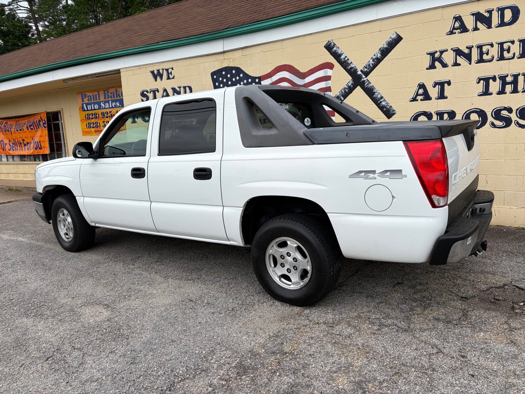 2004 Chevrolet Avalanche Image 6
