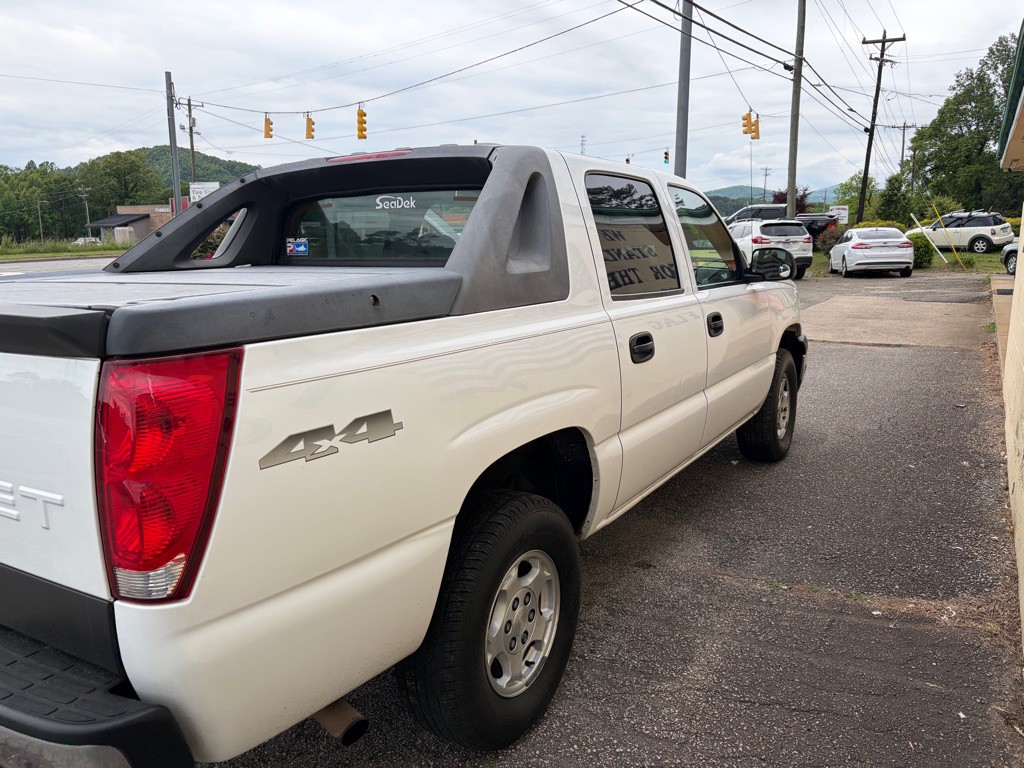 2004 Chevrolet Avalanche Image 7