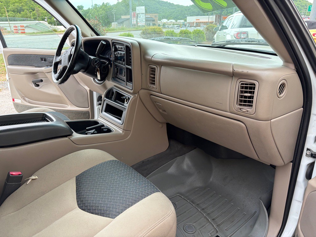 2004 Chevrolet Avalanche Image 10