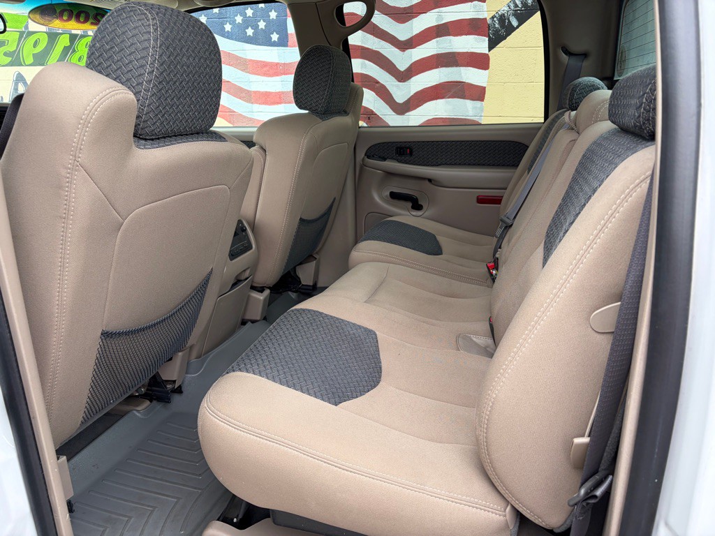 2004 Chevrolet Avalanche Image 12