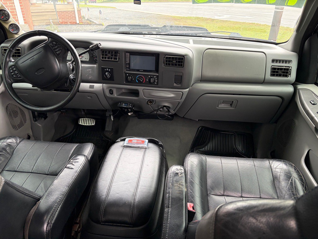 2002 Ford F-350 Image 9