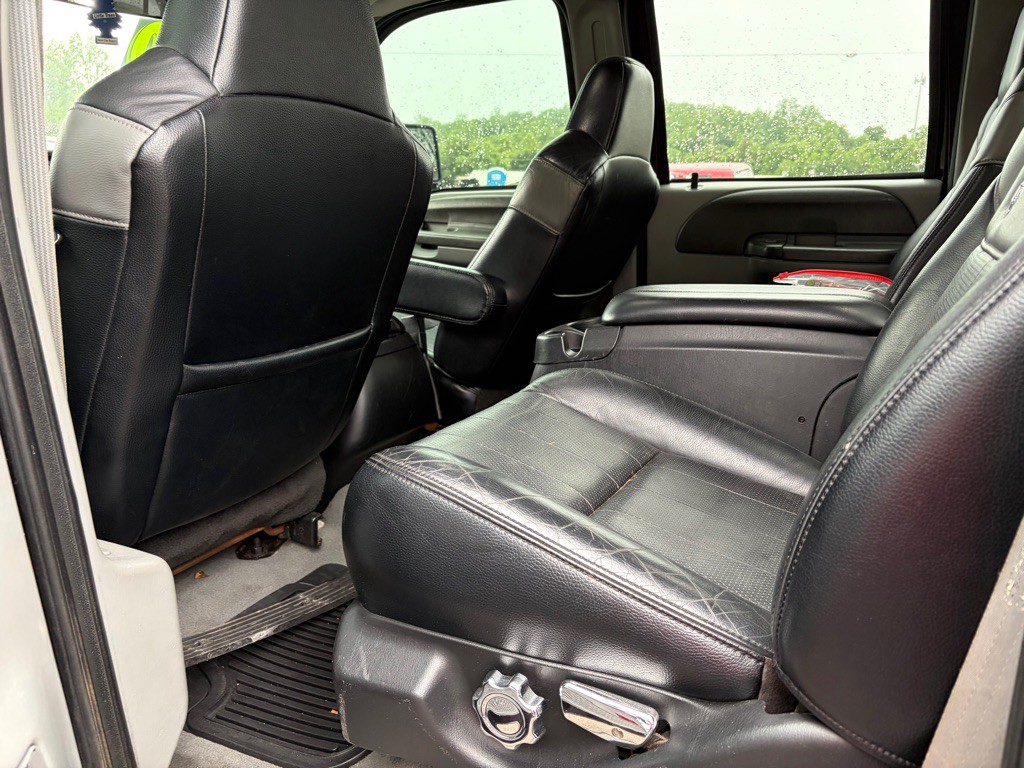 2002 Ford F-350 Image 12